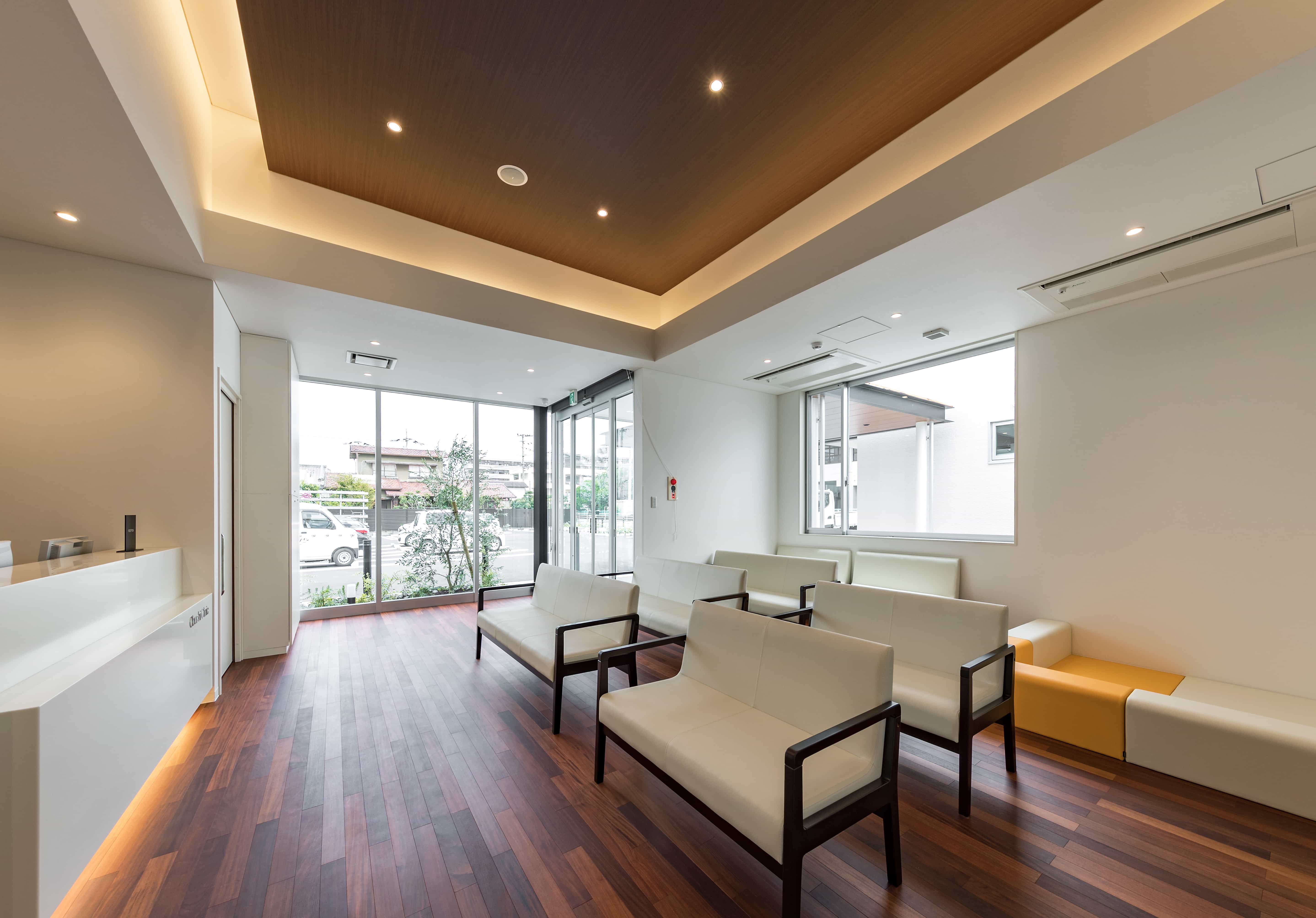 待合室 - ゆったりとした待合室で、快適にお待ちいただけます。 | 大渕耳鼻咽喉科クリニック